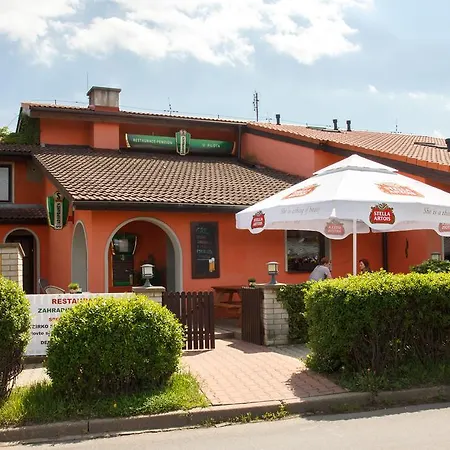 Restaurace-penzion U Pilota Πανσιόν Kněževes