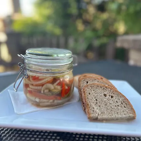 Restaurace-penzion U Pilota Kněževes