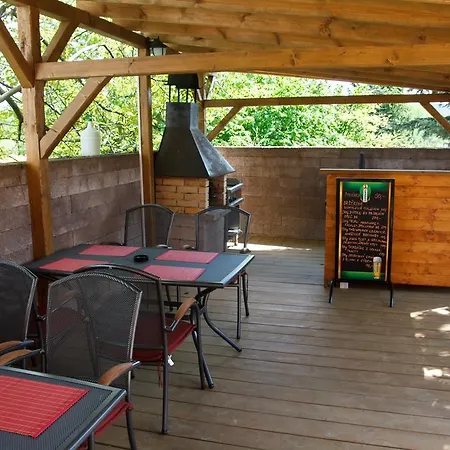 Pensión Restaurace-penzion U Pilota Kněževes