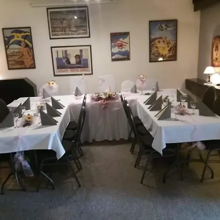 Pensión Restaurace-penzion U Pilota Kněževes