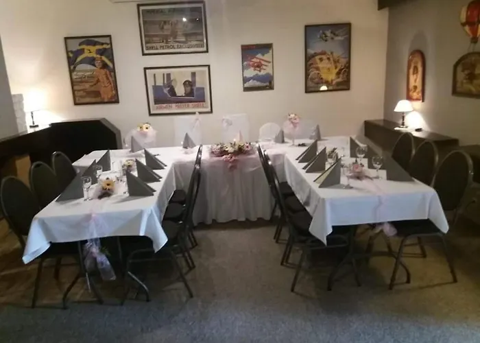 Guest house Restaurace-penzion U Pilota Knezeves (Prague-West)